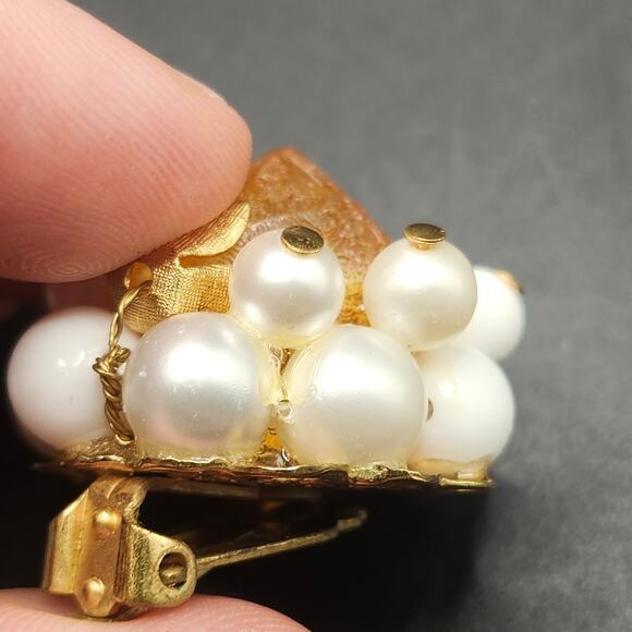 Vintage Clip On Earrings Faux Pearl Cluster Amber Lucite Cabochon Goldtone Retro - Picture 9 of 9